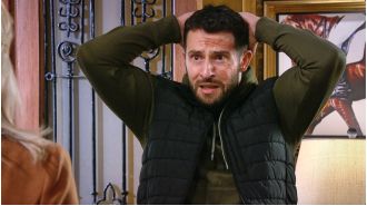 Ross is terrified when he witnesses the gruesome death of a legend on Emmerdale.