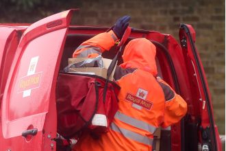 2024 holiday shipping deadlines for Royal Mail, Evri, and others.