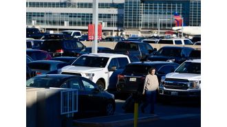 DIA's parking crowded for Thanksgiving.