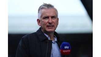Alan Smith suggests a suitable replacement for an Arsenal player whose contract is ending, valued at £50 million.
