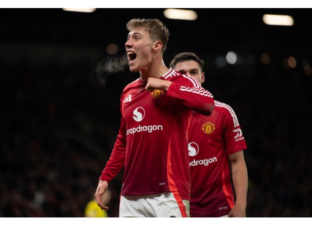 Get the latest updates on the team news, predicted starting lineup, and injuries for the upcoming match between Manchester United and Everton.