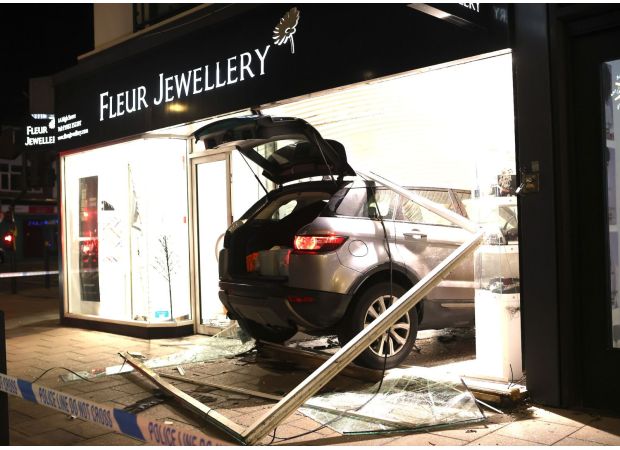 Thieves crash car into store and escape with stolen jewelry.