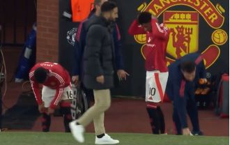 Man Utd supporters criticize Rashford for his 'disrespectful' act involving gloves.