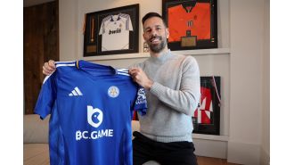 Nistelrooy sends message to Leicester players through Maresca.