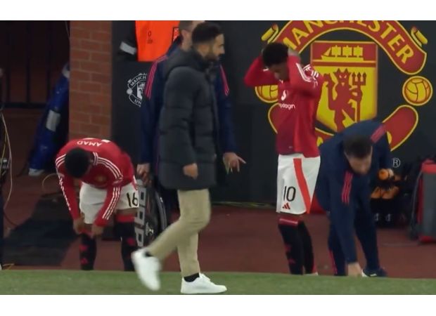 Man Utd supporters criticize Rashford for his 'disrespectful' act involving gloves.