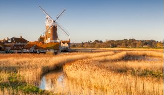 UK recognized as top destination for 2025, praised for its charm and beauty.