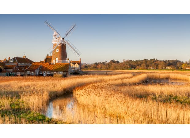 UK recognized as top destination for 2025, praised for its charm and beauty.