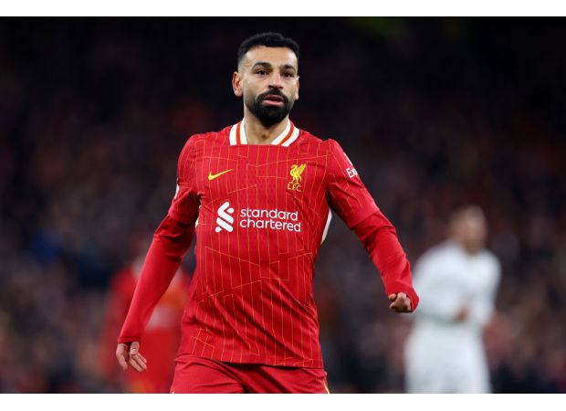 Former Liverpool player discusses rumored issues surrounding Mohamed Salah's contract situation.