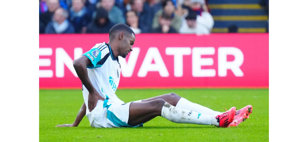 Alexander Isak was taken off the field early during the Newcastle-Crystal Palace game.