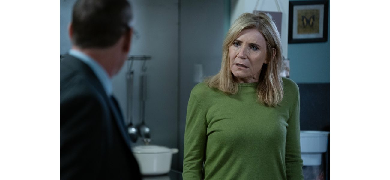 Ian finds damaging evidence in EastEnders while Cindy resumes her affair with Junior.