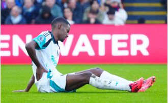 Alexander Isak was taken off the field early during the Newcastle-Crystal Palace game.