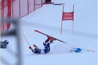 Shiffrin crashes in giant slalom final, removed on sled.