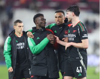 Jermain Defoe claims that Arsenal could become invincible after their recent win against West Ham.