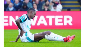Alexander Isak was taken off the field early during the Newcastle-Crystal Palace game.