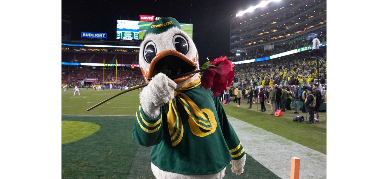 A roundup of Saturday's top college football results: Oregon's potential benefits from a loss, ASU's clinching victory, Arizona's defeat, WSU's decline, and updated bowl predictions.