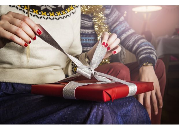 What's the average amount to spend on your partner during Christmas? Find out in the UK report.