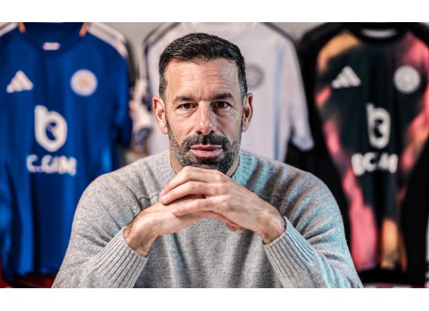 Danny Murphy cautions Ruud van Nistelrooy about potentially taking on the Leicester City manager role.