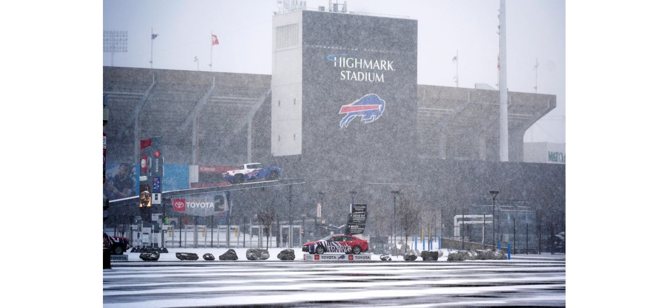 Dedicated 49ers supporters braving harsh weather for game against Bills in Buffalo.
