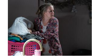 EastEnders' Linda leaves after shocking drunken display