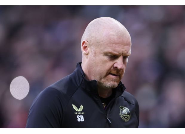 Dyche shocked by Everton's chaotic loss to Man Utd.