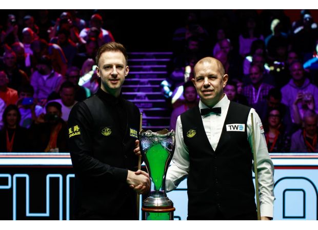 Judd Trump beats Barry Hawkins in thrilling UK Championship final.