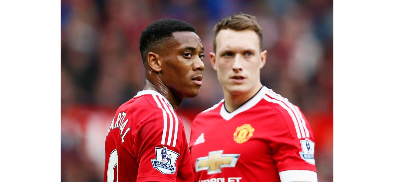 Phil Jones calls out fellow Manchester United player who had a habit of being tardy for training and meetings.