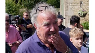 People are upset with Jeremy Clarkson for charging a high price for steak at a pub in Oxfordshire.