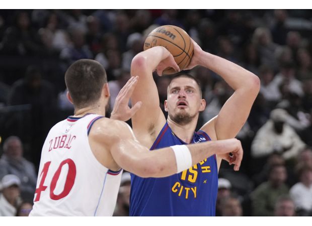 The Nuggets' loss to the Clippers was marred by missed free throws and marked the return of Aaron Gordon.
