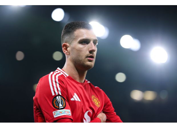 Man Utd names price for key player after Real Madrid shows interest