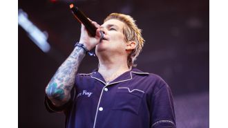 After 25 years, the 90s rock band still sounds like a cover band.