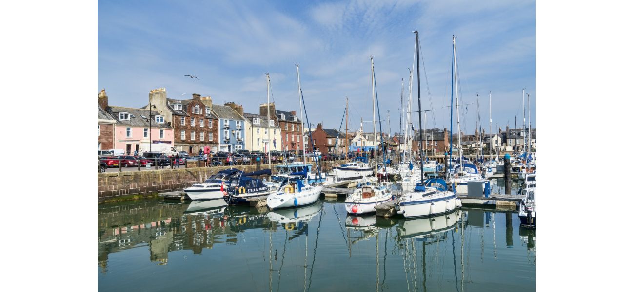 Dreamy Scottish town known for food and beaches.