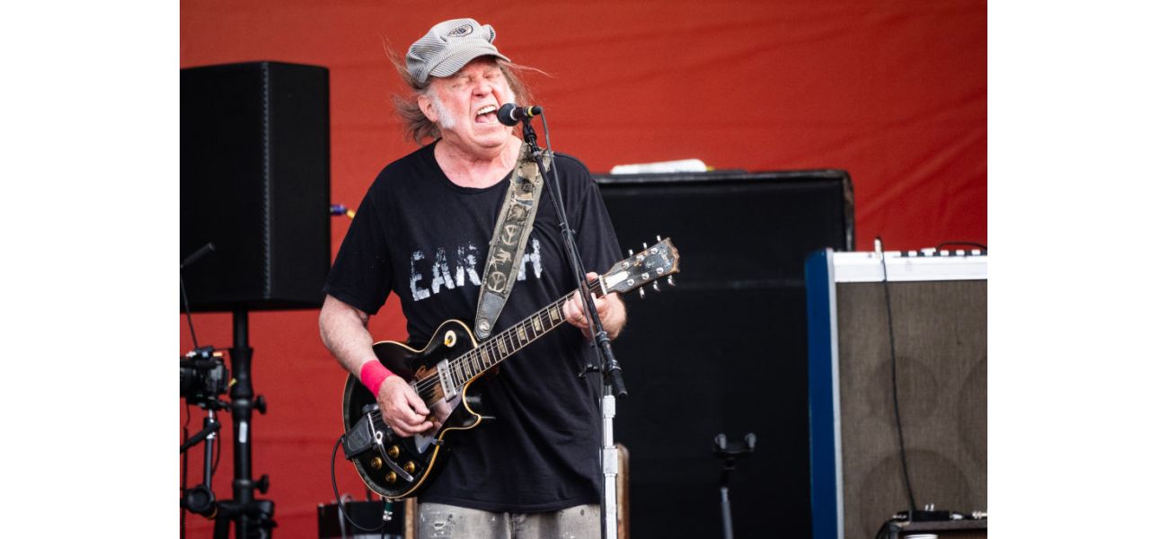 A popular 70s performer is eager to come back and headline at Glastonbury after a 16-year absence.