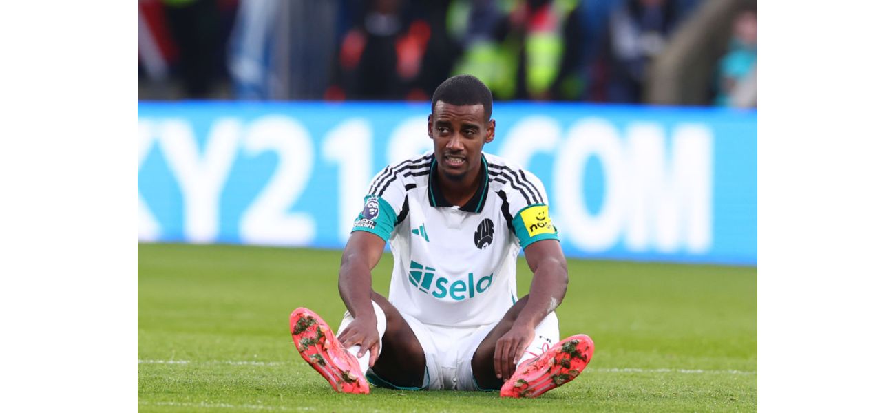 Eddie Howe gives an update on Alexander Isak's injury before the Newcastle vs Liverpool match.