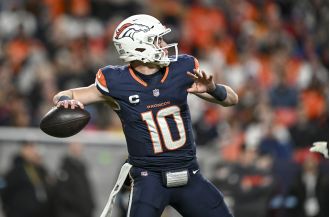 Watch as quarterback Bo Nix throws a 93-yard touchdown pass to wide receiver Marvin Mims Jr. in the Broncos vs. Browns game.