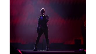 A popular 2000s music star earns almost $700 million in just 18 months from a successful tour.