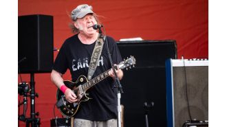 A popular 70s performer is eager to come back and headline at Glastonbury after a 16-year absence.