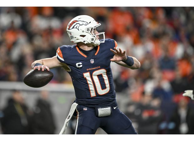 Watch as quarterback Bo Nix throws a 93-yard touchdown pass to wide receiver Marvin Mims Jr. in the Broncos vs. Browns game.
