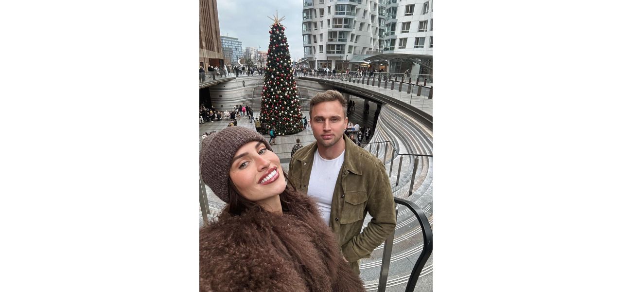 Ferne McCann and her fiance Lorri Haines are back together, dispelling split rumors as they share the same bed again.