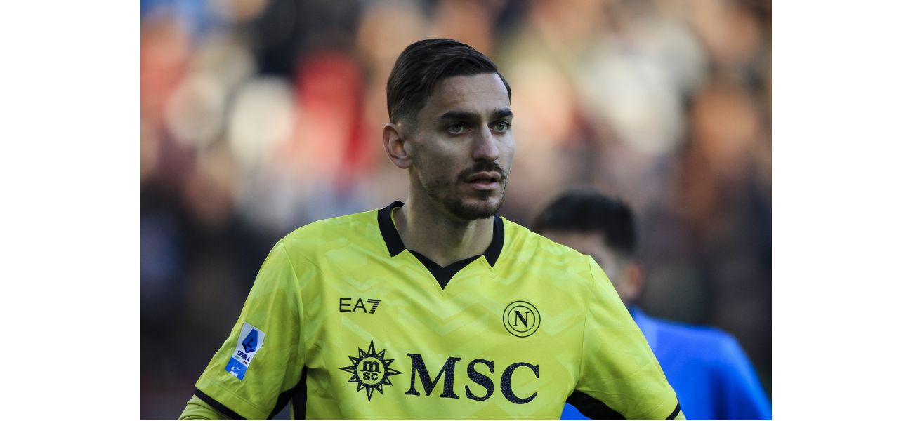 Man Utd interested in signing a player from Napoli and another from Sunderland for £20m in the upcoming January transfer window.