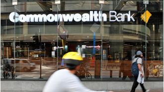 The government is asking Commonwealth Bank to rethink its decision to charge a $3 fee for withdrawals.