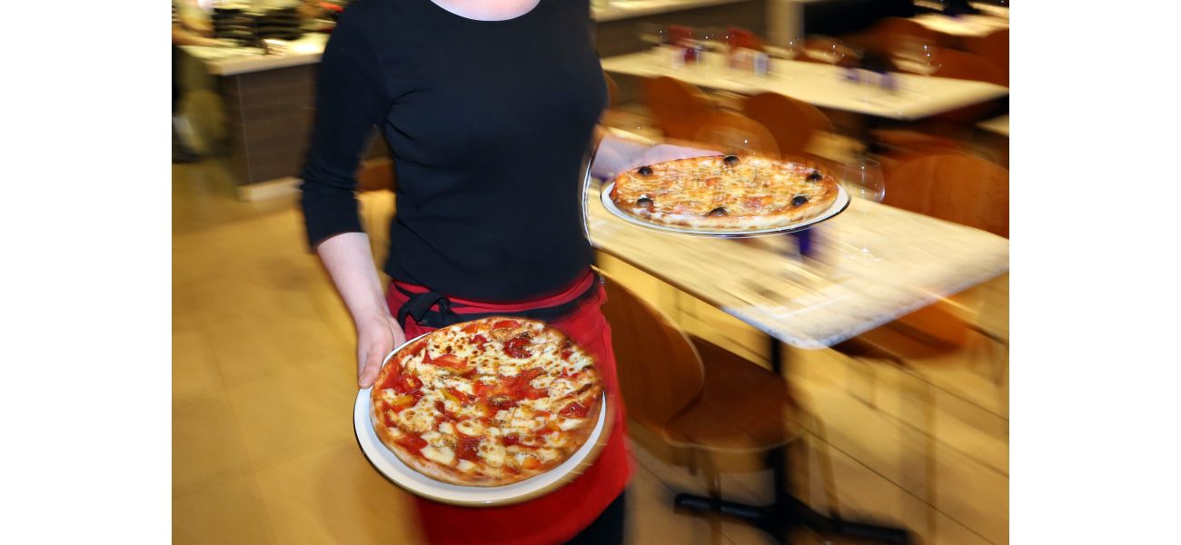 Get lunch from PizzaExpress at Tesco with the new 'pizza pod' option.