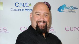 Actor Scott L. Schwartz, known for his role in Ocean's Eleven, passed away at the age of 65. Co-star George Clooney paid tribute to him.