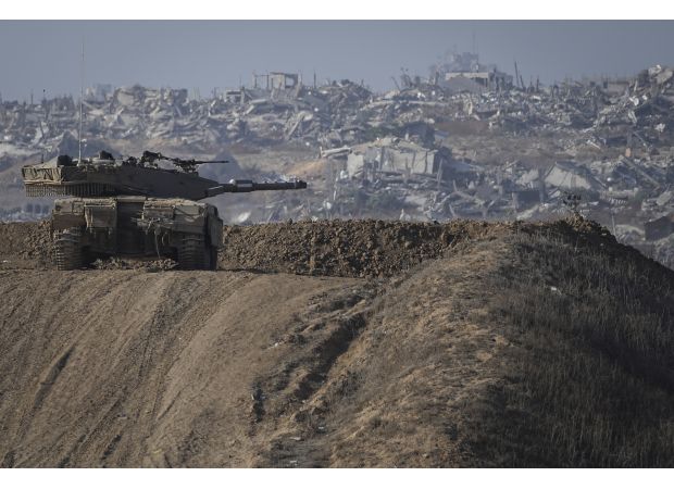 Australia has made a major change in policy, calling for Israel to withdraw from occupied territories.