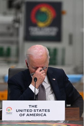 Biden nods off during meeting with African leaders.