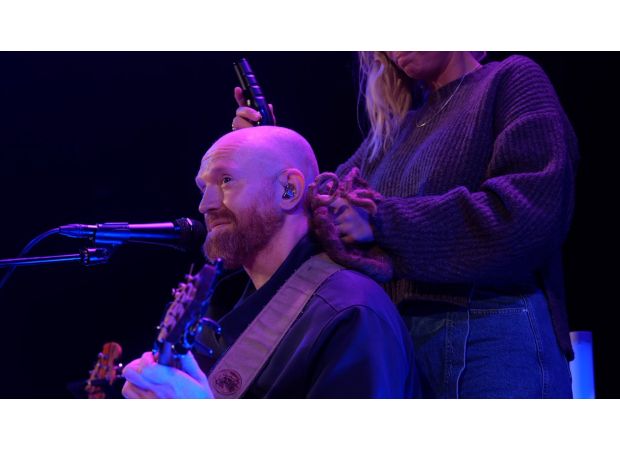 A famous singer from the 2000s shaved their head during a performance, creating a powerful and impactful moment.