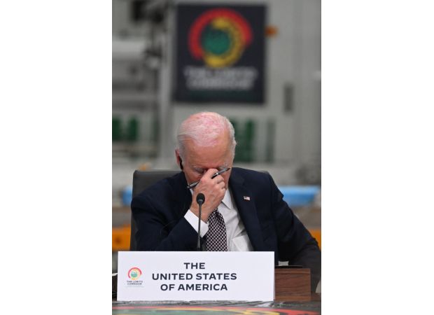 Biden nods off during meeting with African leaders.