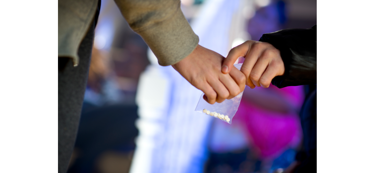 Experts say implementing pill testing and injection rooms could prevent numerous deaths, according to a drug summit.
