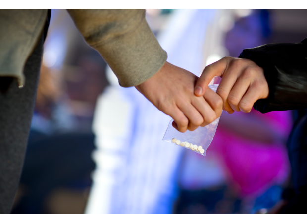 Experts say implementing pill testing and injection rooms could prevent numerous deaths, according to a drug summit.