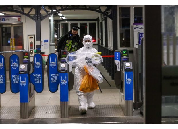 A London station was shut down due to a passenger assaulting a staff member.