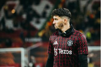 Man United worried that potential coach Erik ten Hag may not stay with the team.